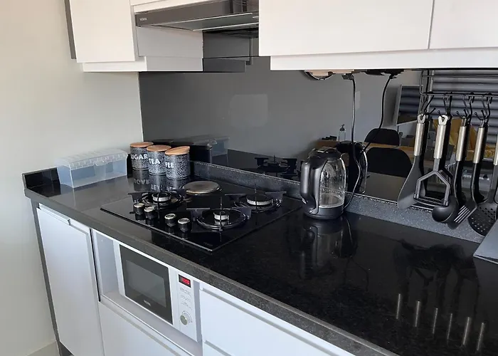 The Beach Haven 1br , Sea-view Διαμέρισμα *