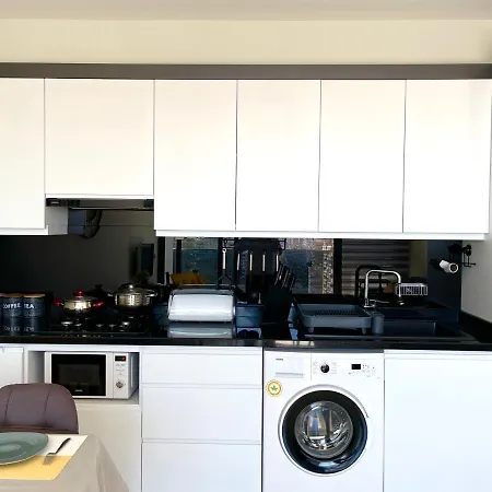Sea View 1Br Apt - Steps To Beach - Modern Residence Apartamento