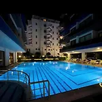 Apartamento Sea View 1Br Apt - Steps To Beach - Modern Residence *