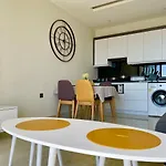 Apartamento Sea View 1Br Apt - Steps To Beach - Modern Residence