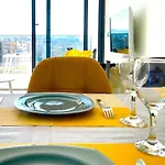 Apartamento Sea View 1Br Apt - Steps To Beach - Modern Residence *