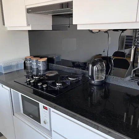 Sea View 1Br Apt - Steps To Beach - Modern Residence شقة *