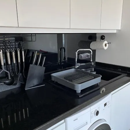 Apartment Sea View 1Br Apt - Steps To Beach - Modern Residence *