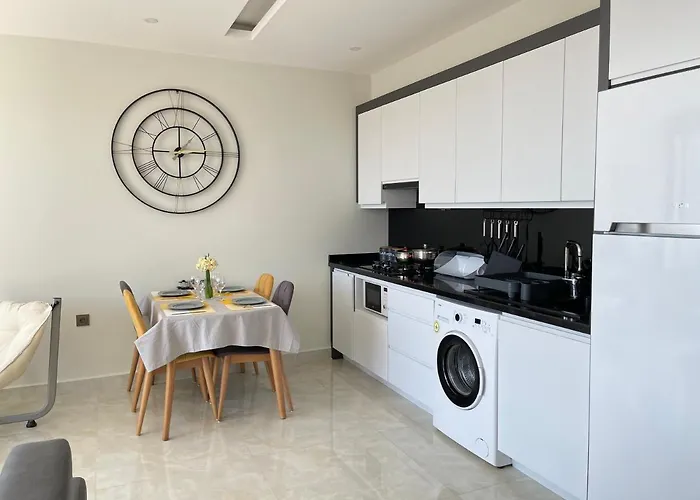 Sea View 1Br Apt - Steps To Beach - Modern Residence Apartment Alanya