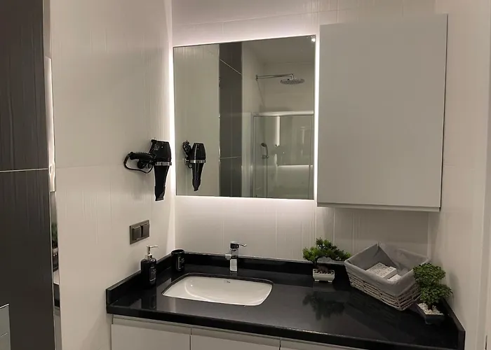 Apartment Sea View 1Br Apt - Steps To Beach - Modern Residence