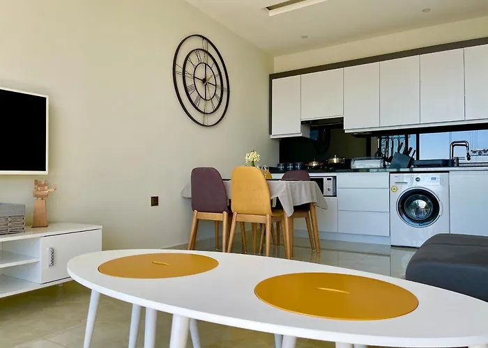 Apartment Sea View 1Br Apt - Steps To Beach - Modern Residence