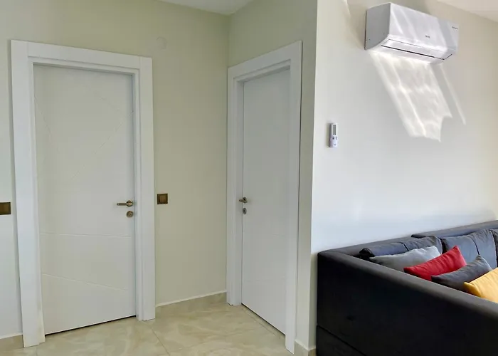 Sea View 1Br Apt - Steps To Beach - Modern Residence Apartment